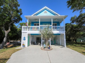 Atlantis Blue - Relaxing beach getaway home directly across the street from beach access! home, Carolina Beach